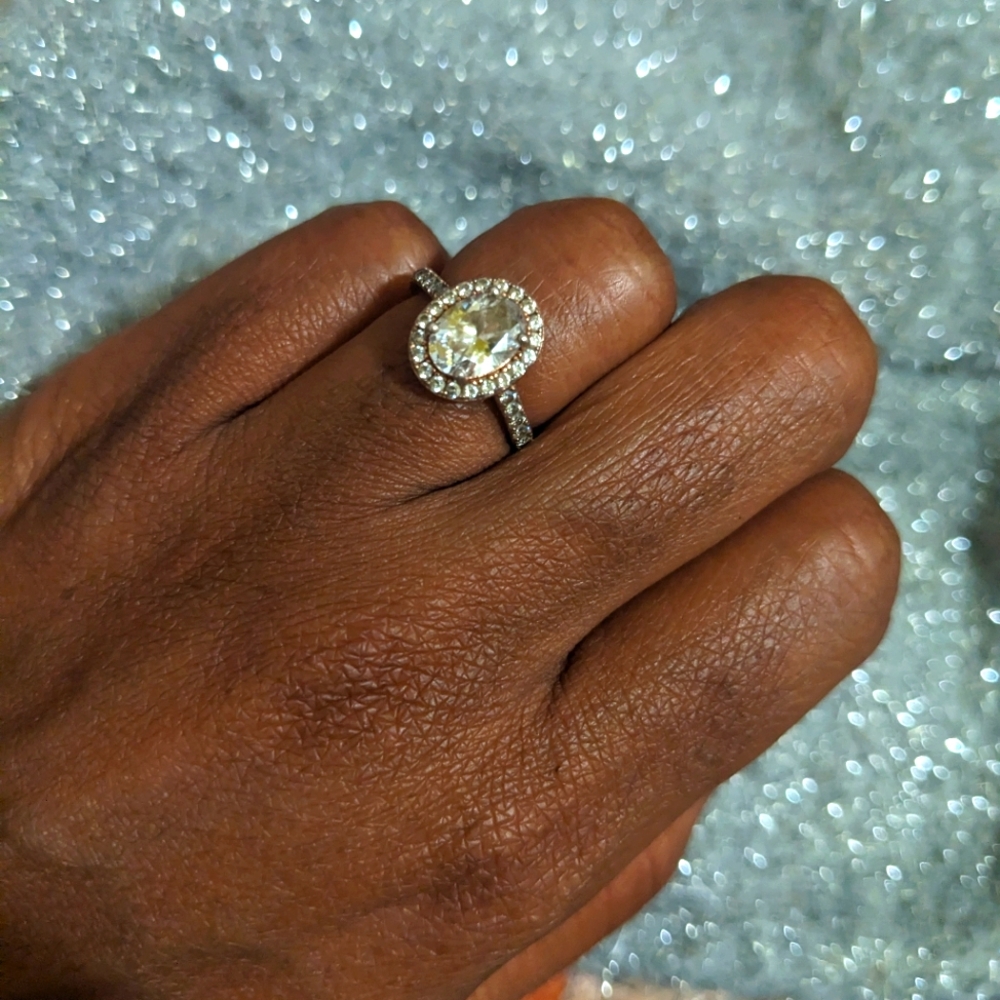 Engagement ring - Picture 2 of 9